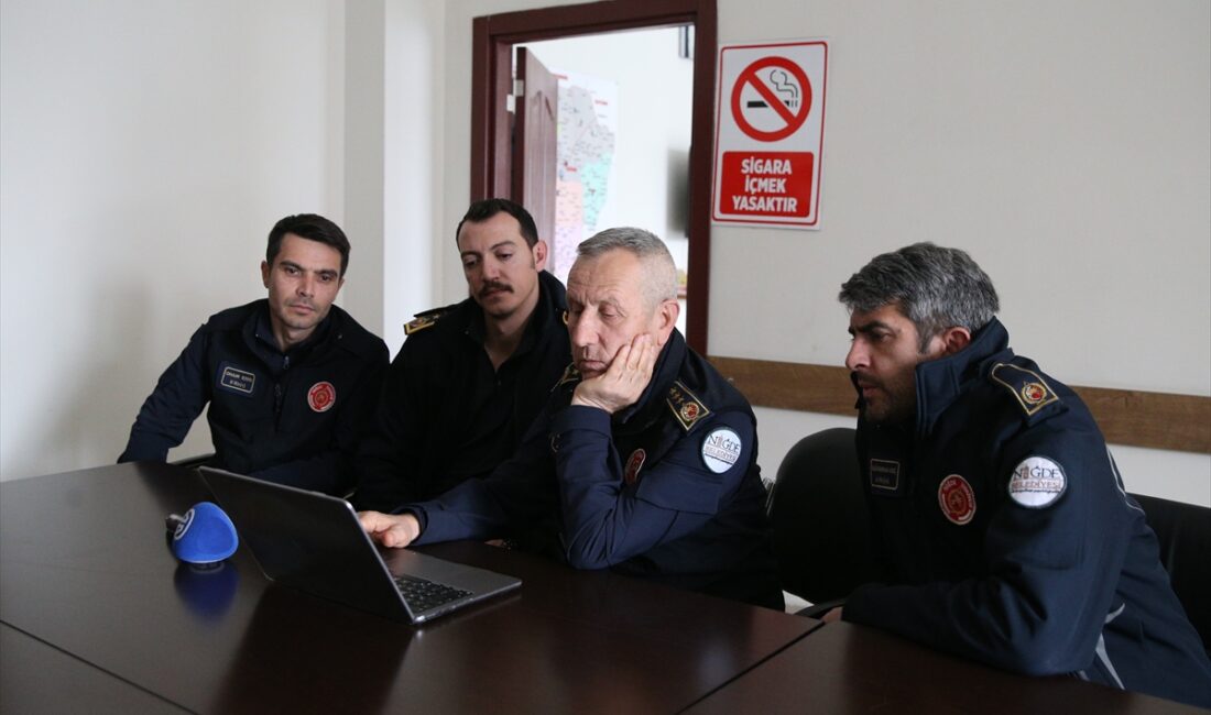 NİĞDE (AA) – Niğde Belediyesi İtfaiye Müdürü Hüseyin Kahraman ile