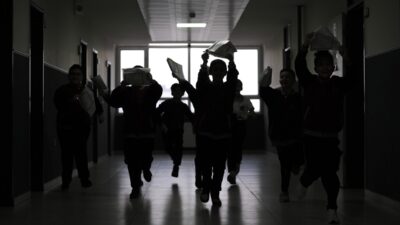 - Okul öncesi, ilkokul, ortaokul ve lisede okuyan yaklaşık 18