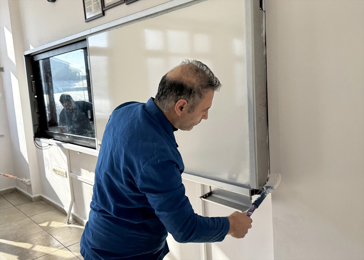 - Ardahan'da 10 derslikli 280 öğrencinin eğitim gördüğü, farklı branşlarda