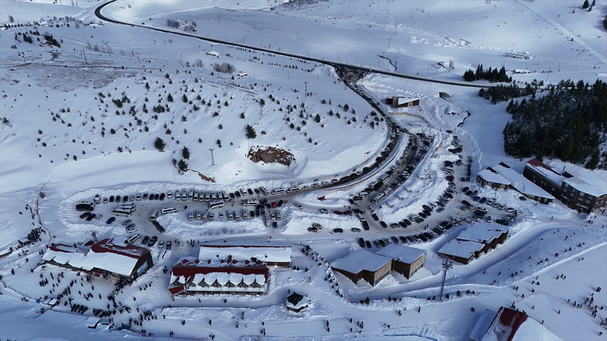 ORDU (AA) – Ordu'nun Kabadüz ilçesindeki Çambaşı Kayak Merkezi'nde yarıyıl