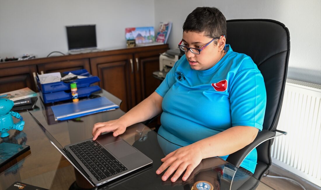 ADANA (AA) – Otizmli ve işitme engelli yüzücü İlayda Sayın,