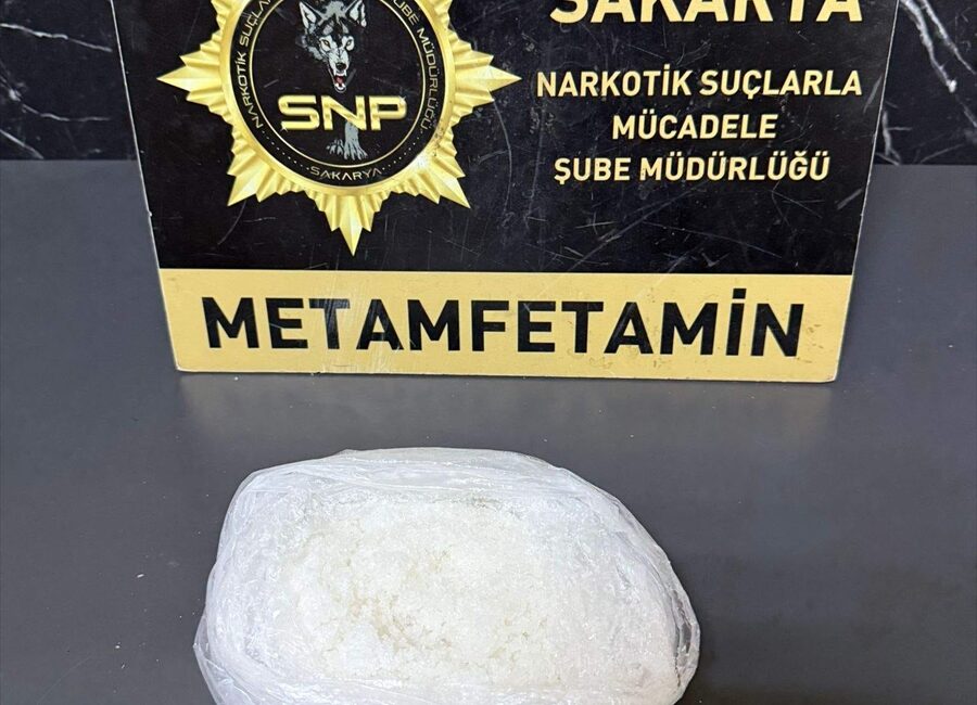 SAKARYA (AA) – Sakarya'da 2 ilçede düzenlenen uyuşturucu operasyonlarında 7