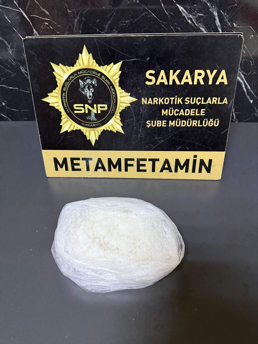 SAKARYA (AA) – Sakarya'da 2 ilçede düzenlenen uyuşturucu operasyonlarında 7