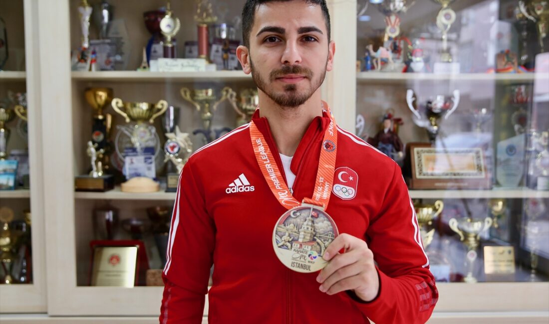 - Kariyerini dünya şampiyonu olarak tamamlayan 27 yaşındaki Eray Şamdan:
-