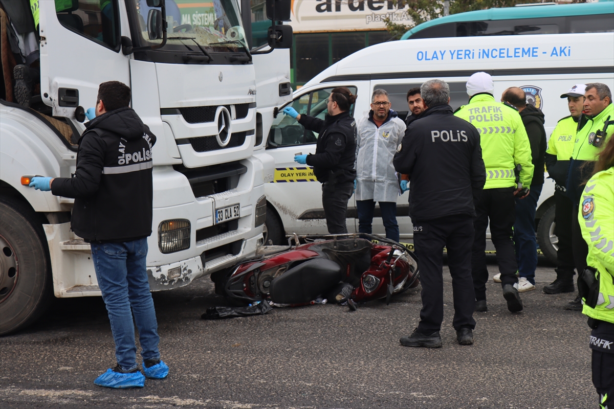 ŞANLIURFA (AA) – Şanlıurfa'da tır ile çarpışan motosikletin sürücüsü hayatını