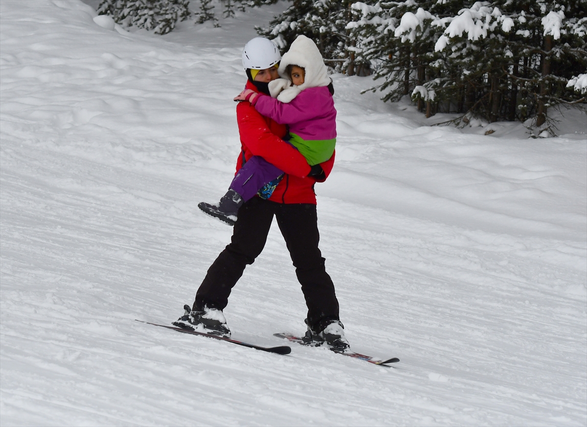 KARS (AA) – Türkiye'nin gözde kış turizm merkezlerinden Sarıkamış Kayak