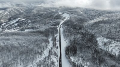 SİNOP (AA) – Sinop’ta kar yağışı sonrası beyaza bürünen ormanlık