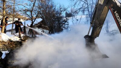 SİNOP (AA) – Sinop'un Gerze ilçesinde bir ahırda çıkan yangında