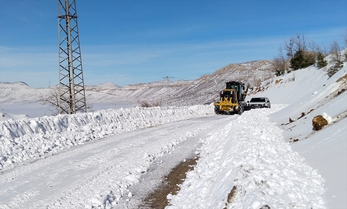 SİİRT (AA) – Şırnak, Siirt, Bingöl, Elazığ ile Mardin'de kar