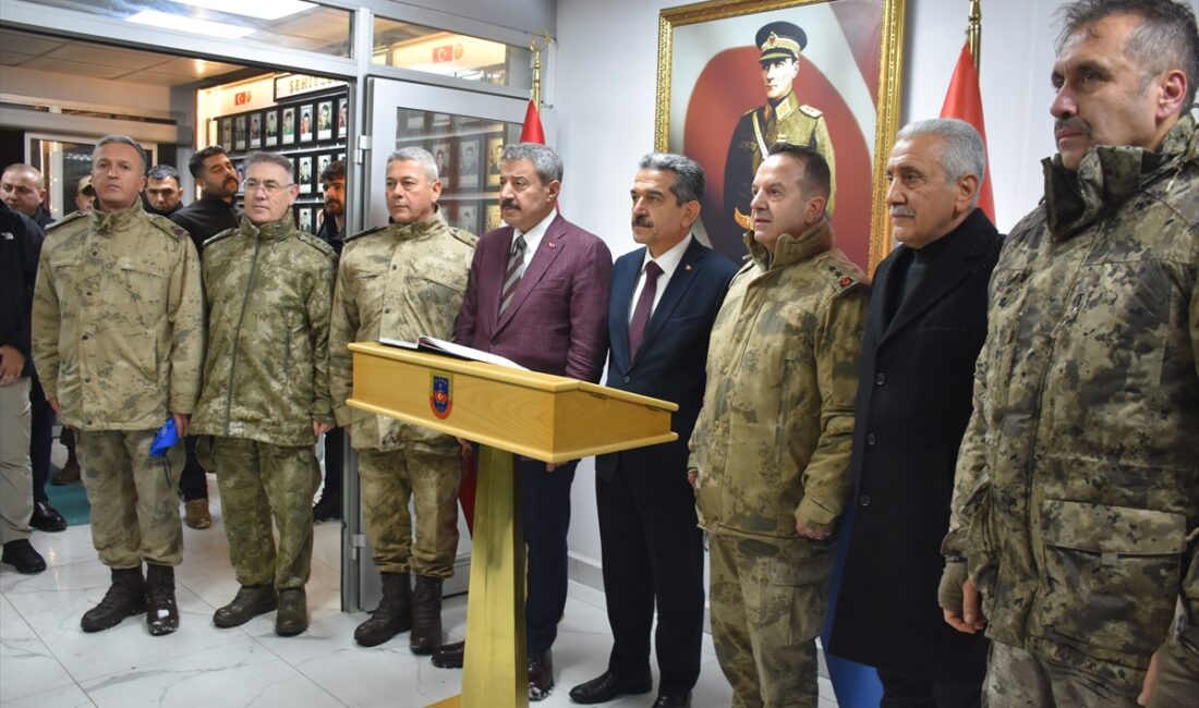 ŞIRNAK (AA) – Şırnak Valisi Birol Ekici, uygulama noktalarında görev