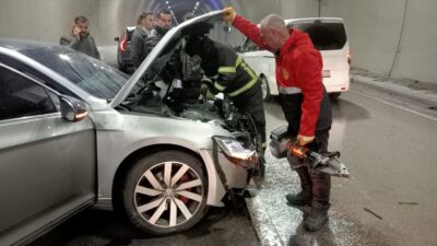 ŞIRNAK (AA) – Şırnak'ta 3 otomobilin karıştığı kazada 1 kişi