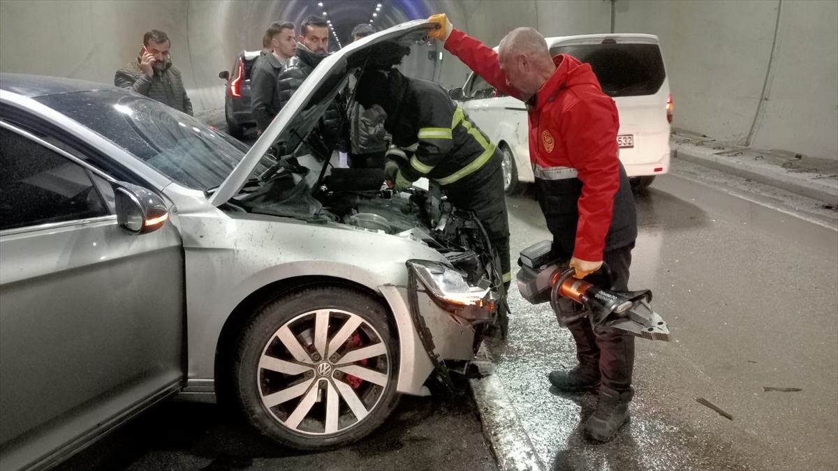 ŞIRNAK (AA) – Şırnak'ta 3 otomobilin karıştığı kazada 1 kişi