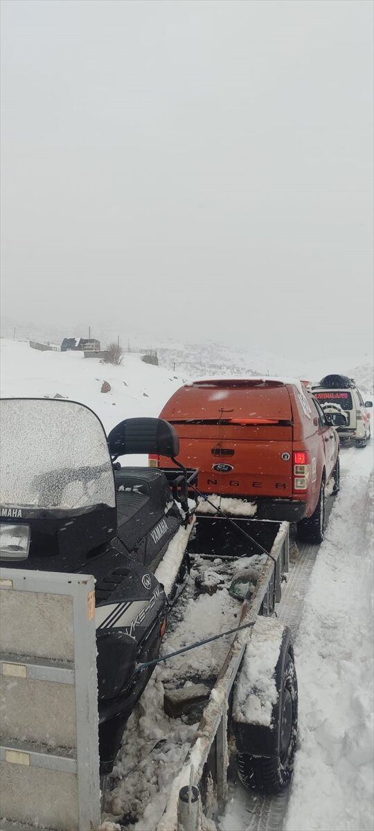 ŞIRNAK (AA) – Şırnak'ta kardan yolu kapanan köyde beyin kanaması