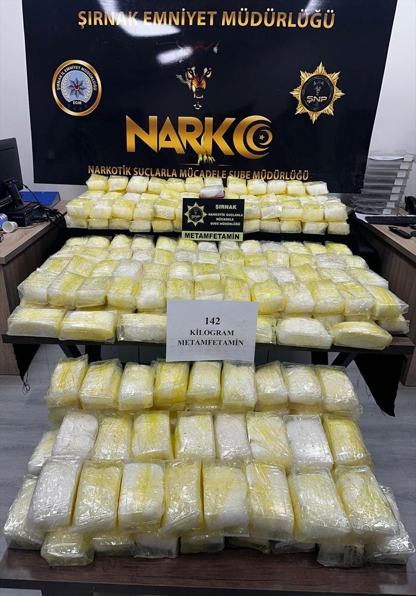 ŞIRNAK (AA) – Şırnak'ın Cizre ilçesinde bir çekicinin dorsesine gizlenmiş