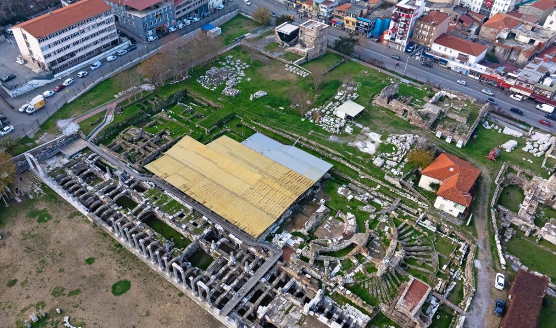 - İzmir'deki Smyrna Antik Kenti'nde bulunan mozaiklerde yer alan "Süleyman