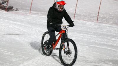 ERZURUM (AA) – Erzurum'da Palandöken Kayak Merkezi'nde düzenlenen Snowbike Türkiye