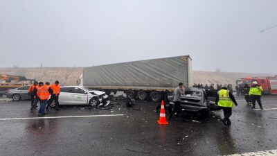 GAZİANTEP (AA) – Tarsus-Adana-Gaziantep (TAG) Otoyolu'nda 7 aracın karıştığı zincirleme