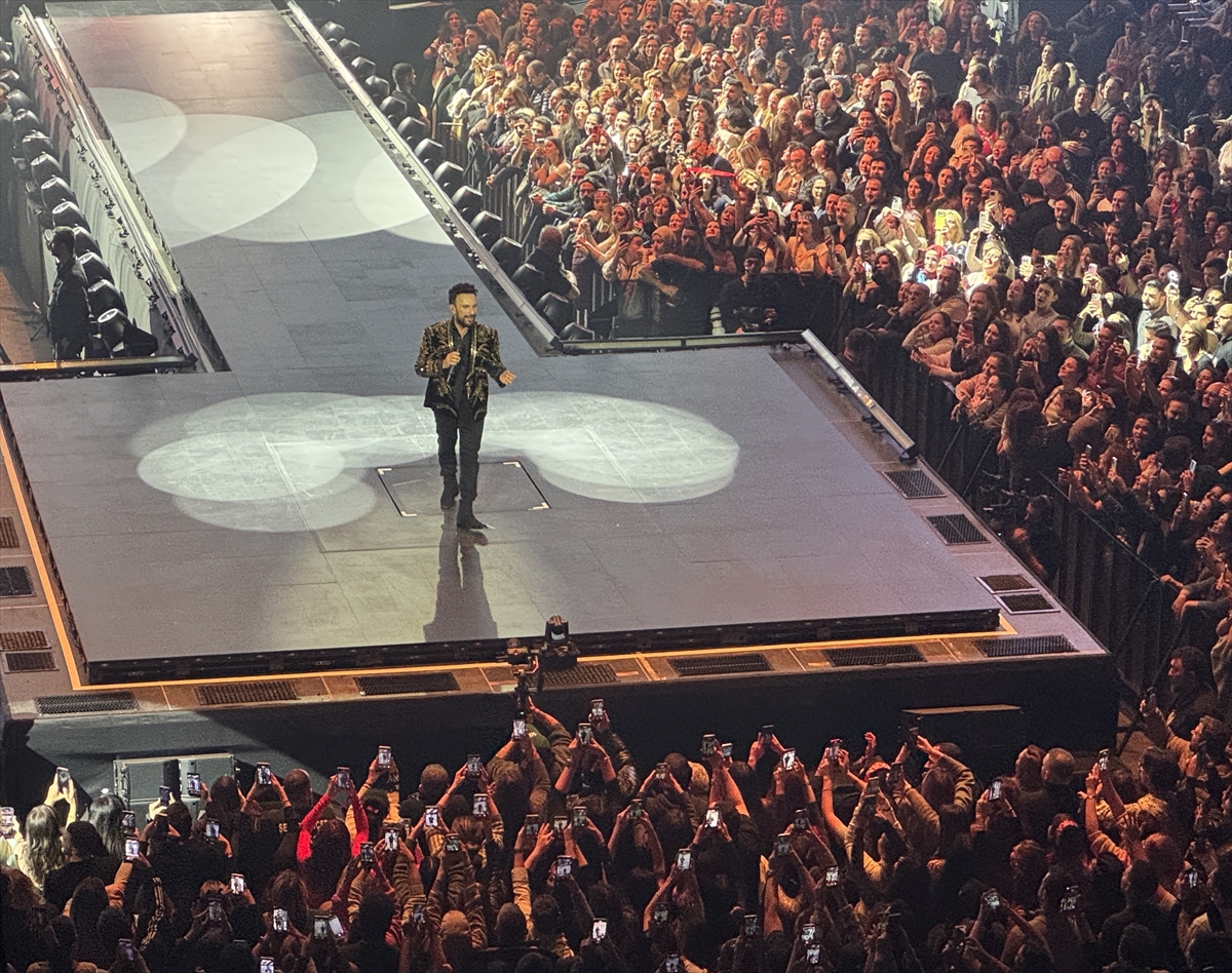 İSTANBUL (AA) – Ünlü şarkıcı Tarkan, İstanbul'da verdiği konser serisinin