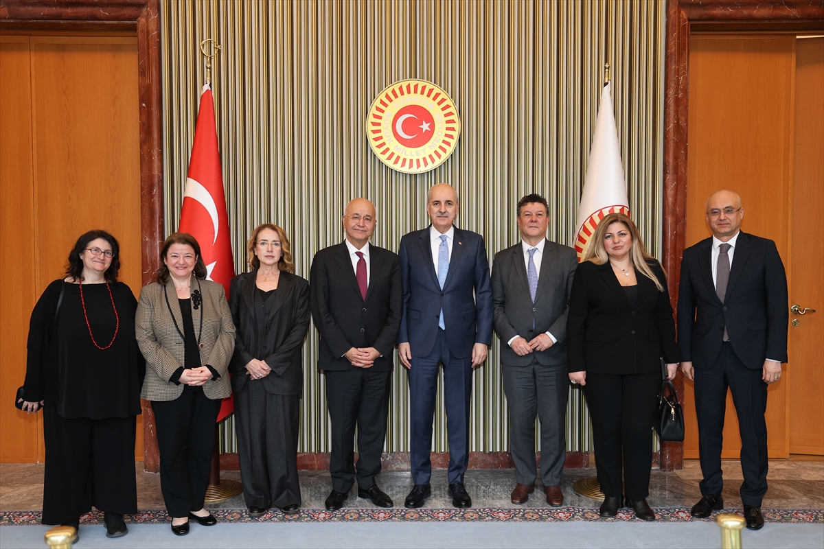 - "15 yıldır Türkiye için devam eden Suriyeli mülteciler meselesinde