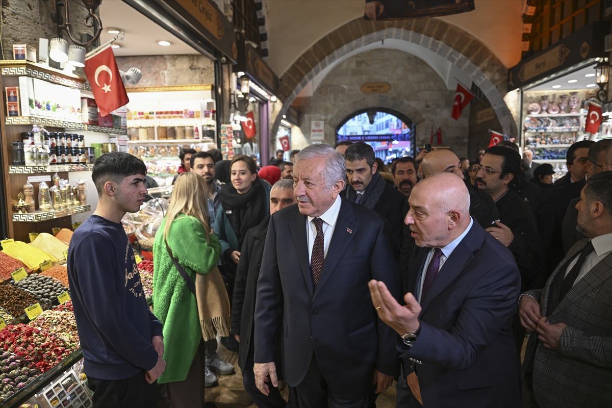 - "Ekonomiye yönelik manipülasyonların bir kısmı sadece rakamlarla ilişkili değildir.