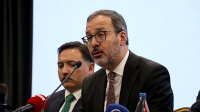 - Komisyon Başkanı Mehmet Muharrem Kasapoğlu:
- "Bu toplantıları, merkezde var