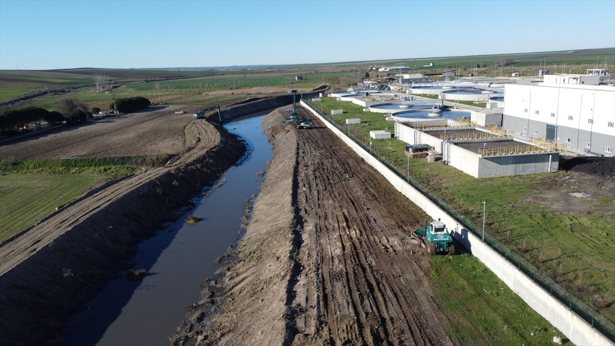 TEKİRDAĞ (AA) – Tekirdağ'ın Ergene ilçesinde, taşkın riskini azaltmak amacıyla