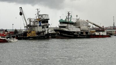 TEKİRDAĞ (AA) – Tekirdağ'da kuvvetli lodos etkili oluyor. Hızı zaman