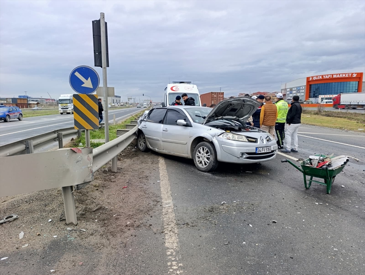 TEKİRDAĞ (AA) – Tekirdağ'ın Çerkezköy ilçesinde tır ile çarpışan otomobildeki