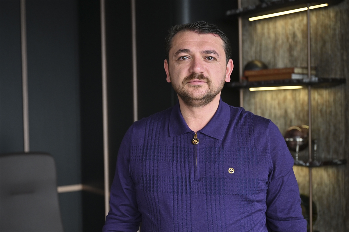 - "Ankara'da yeni stat bitince milli takım hasreti dinecek. Kısa,