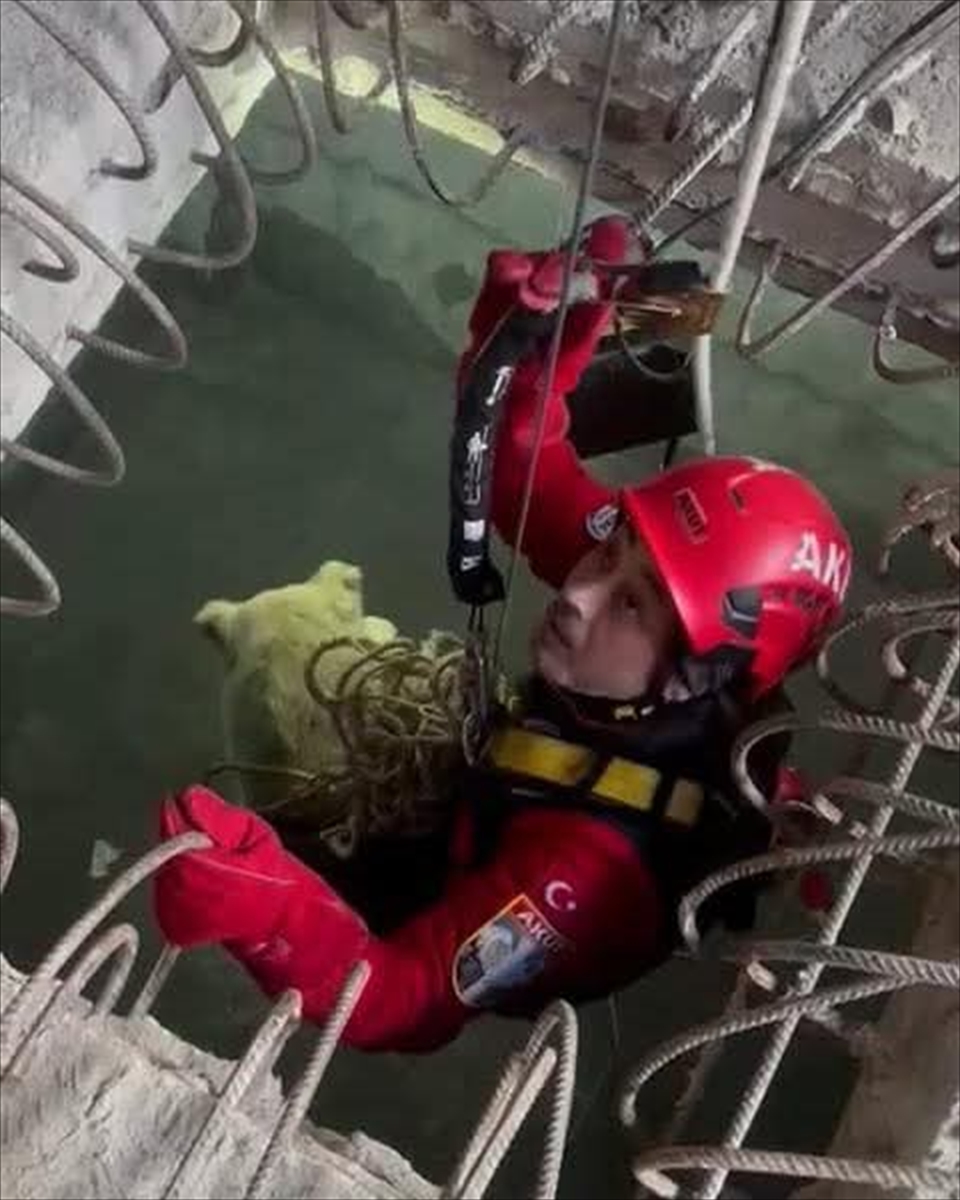 TRABZON (AA) – Trabzon'un Ortahisar ilçesinde inşaat alanındaki çukura düşen