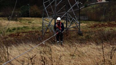 - Çoruh Elektrik Dağıtım AŞ ekipleri, Akçaabat ilçesinde saatteki hızı