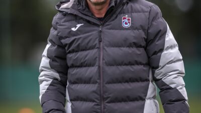 - Bordo-mavili takımda 8 oyuncu kadroda yer almadı