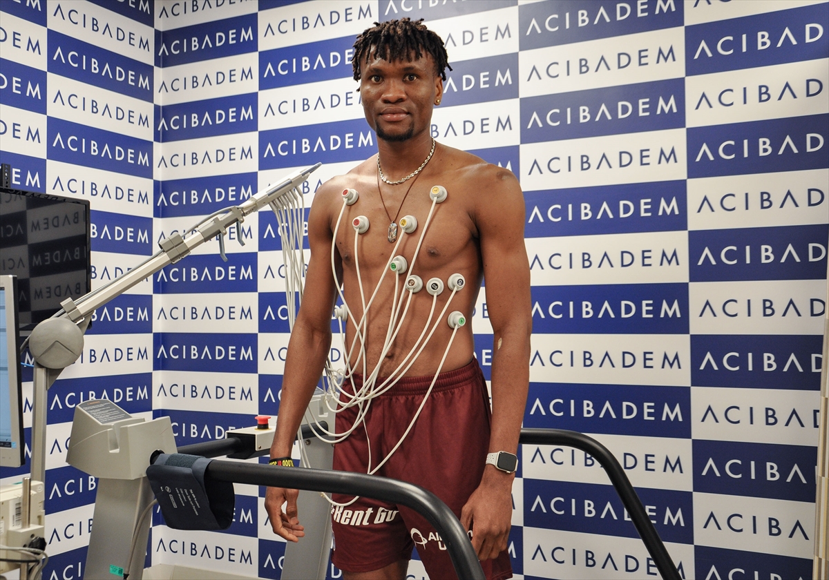 TRABZON (AA) – Trabzonspor, Nijeryalı stoper Chibuike Nwaiwu ile 4,5