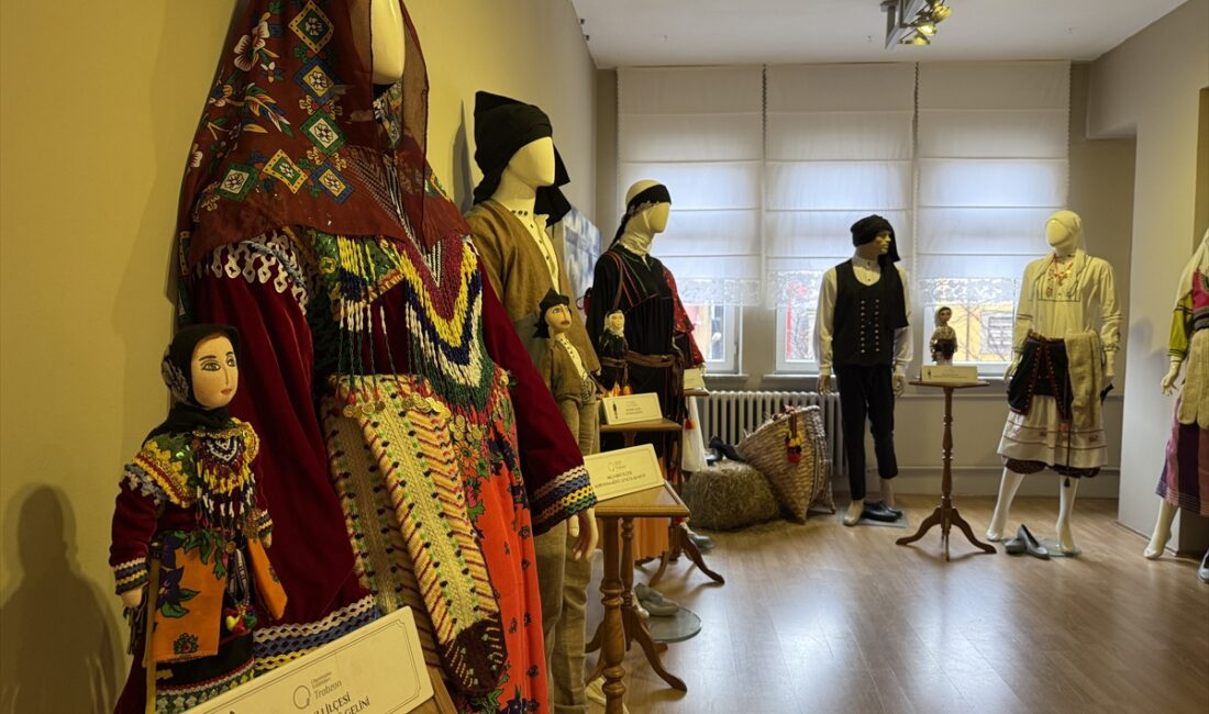 TRABZON (AA) – Trabzon'da "Karadeniz'in Renkli Mirası Trabzon" sergisi açıldı.