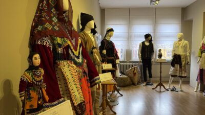 TRABZON (AA) – Trabzon'da "Karadeniz'in Renkli Mirası Trabzon" sergisi açıldı.