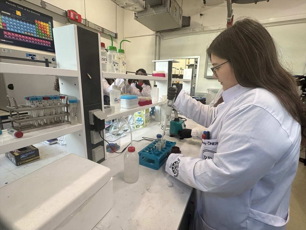 - Yıldız Teknik Üniversitesi (YTÜ) Kimya Bölümü Öğretim Üyesi Prof.