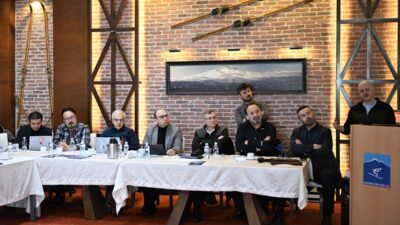 KAYSERİ (AA) – Türk Omuz Dirsek Cerrahisi Derneği üyesi doktorlar,