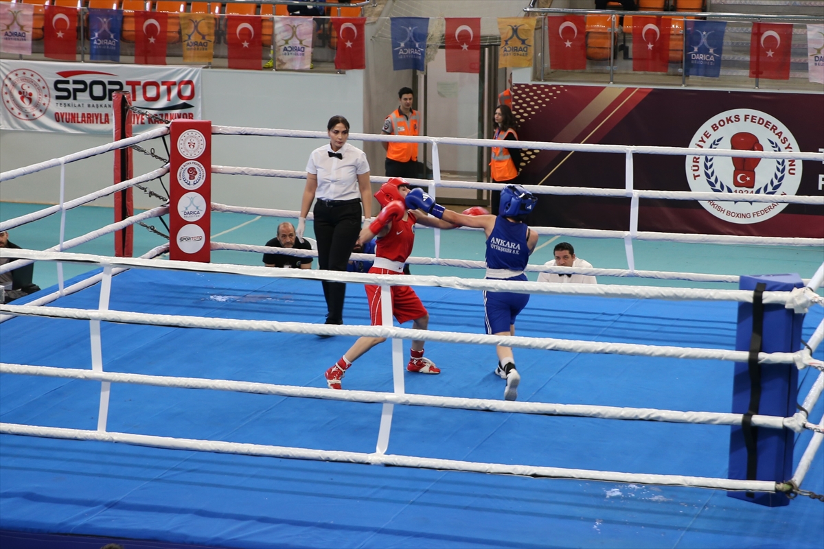 KOCAELİ (AA) – Kocaeli'de düzenlenen Türkiye Ferdi Boks Şampiyonası devam