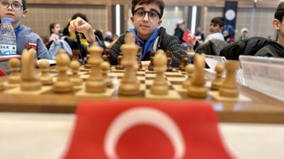 - Avrupa Satranç Birliği Başkanı Zurab Azmaiparashvili:
"Türkiye'de bu kadar çok