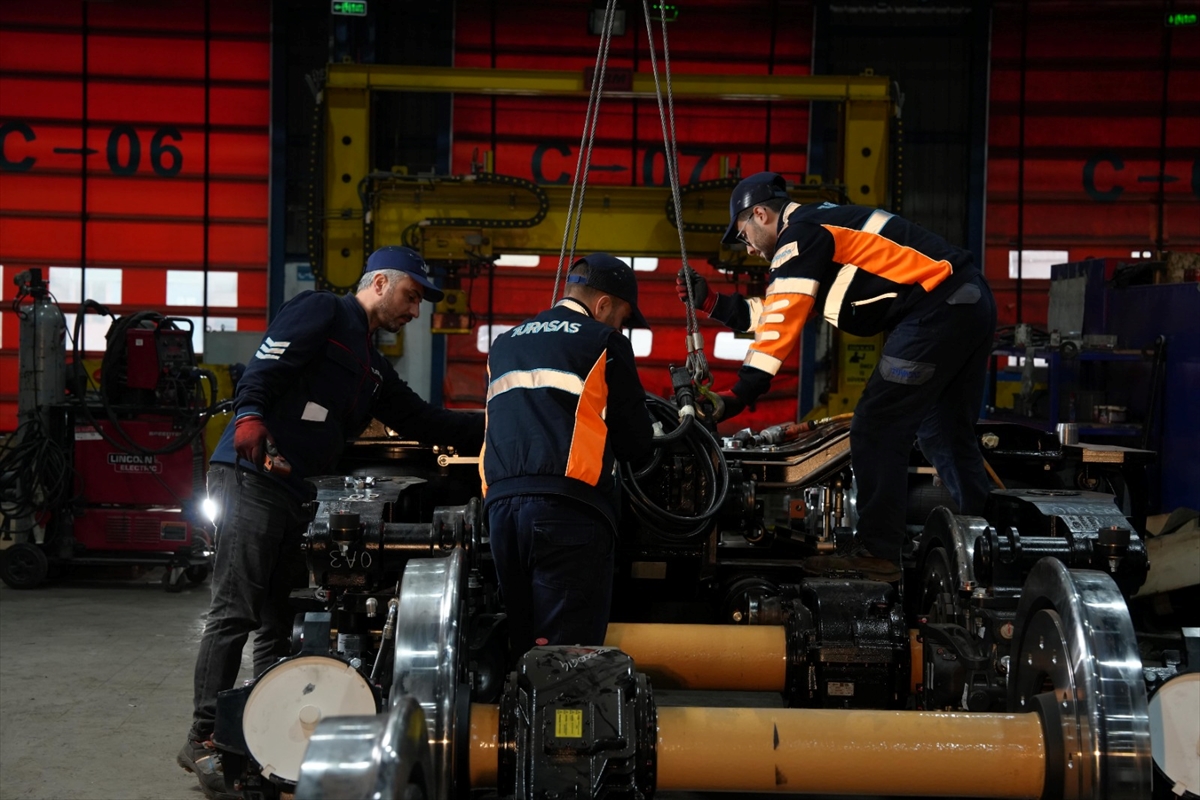 - Ulaştırma ve Altyapı Bakanı Abdulkadir Uraloğlu:
- "Milli elektrikli hızlı