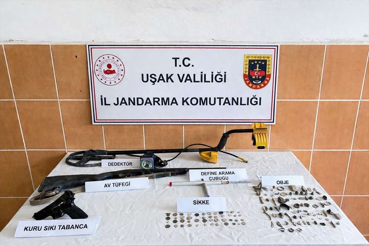 UŞAK (AA) – Uşak'ın Ulubey ilçesinde bir evde 48 sikke