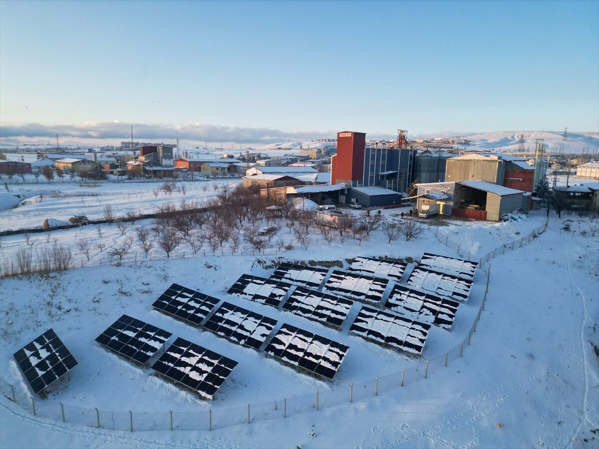 - Organize sanayı bölgesinde hayata geçirilen güneş enerjisi yatırımlarıyla hem