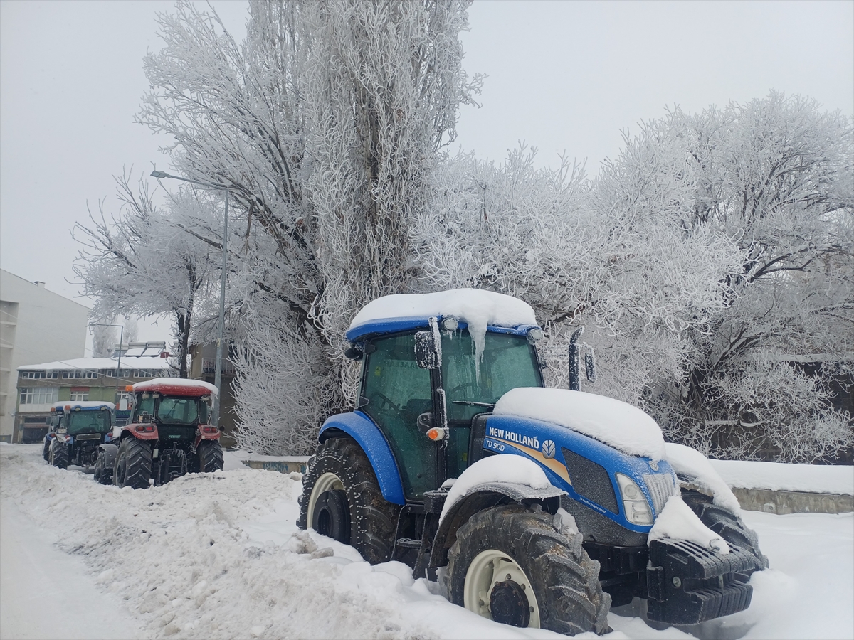 VAN (AA) – Van, Bitlis ve Hakkari'de olumsuz hava koşulları