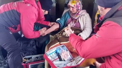 VAN (AA) – Kar ve tipi nedeniyle yolu kapanan Van'ın