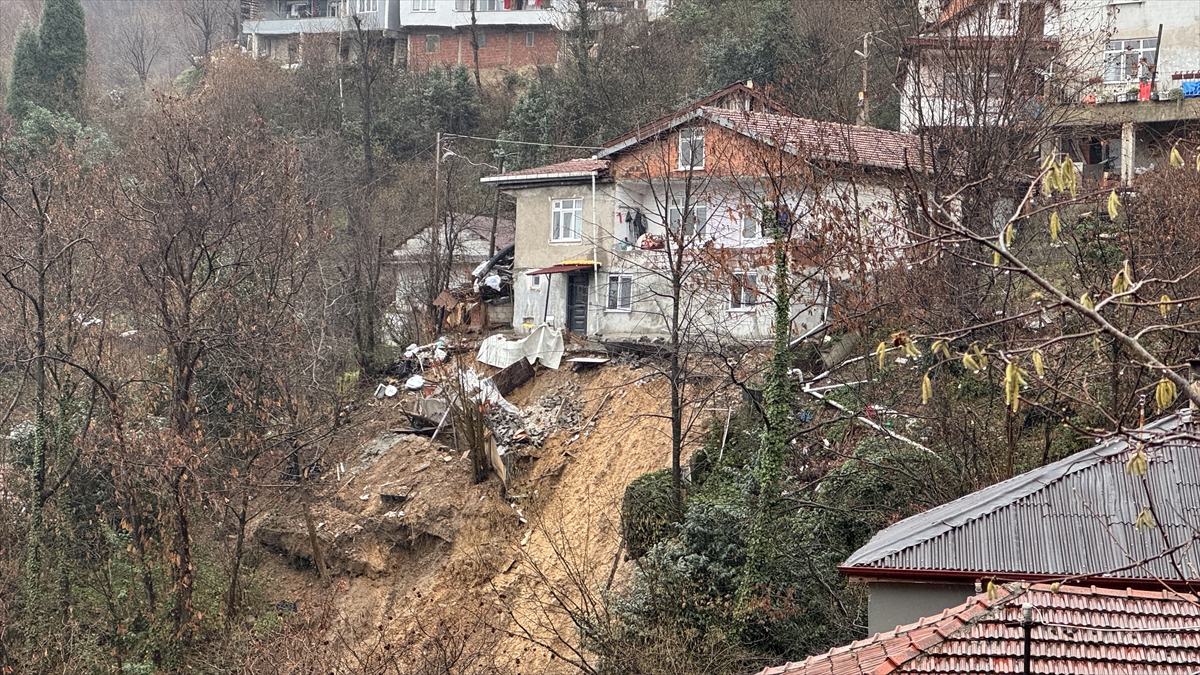 ZONGULDAK (AA) – Zonguldak'ta heyelan sonucu zarar gören ev için