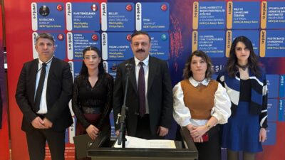 - İstanbul Devlet Tiyatroları Genel Müdürü Mehmet Fatih Dokgöz:
- "Kadın