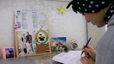 - "Asrın felaketi"nde Malatya'da evlerinin yıkılması sonucu babasını kaybeden ve