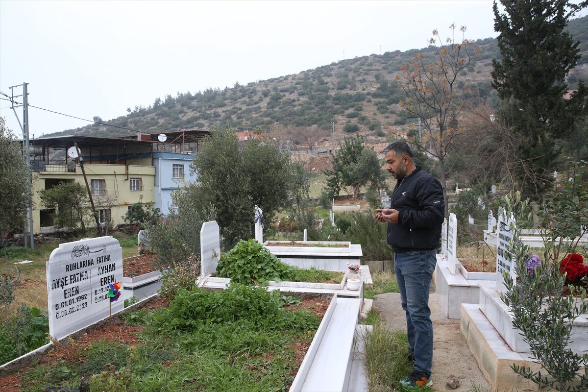 - Hatay'da 6 Şubat 2023'teki depremlerde kaybettiği babasının taksisinde direksiyon