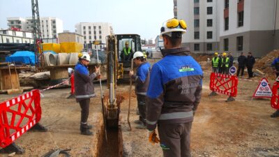 - Kahramanmaraş merkezli depremlerden etkilenen kentte Aksa Doğalgaz tarafından 3