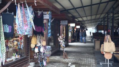 - Hatay'da 6 Şubat 2023'teki depremlerin ardından esnafın ticari faaliyetlerini